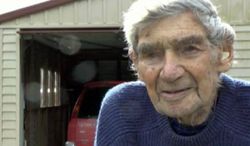 ยังฟิตปั๋ง! คุณปู่แดนกีวี วัย 105 ปี ครองสถิติคนขับรถอายุมากสุดของนิวซีแลนด์