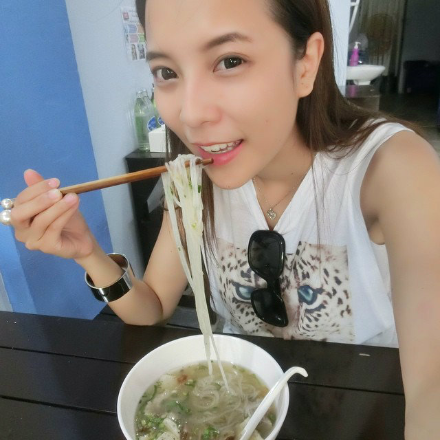 น้องอั้ม แม่ค้าขายก๋วยจั๊บญวน