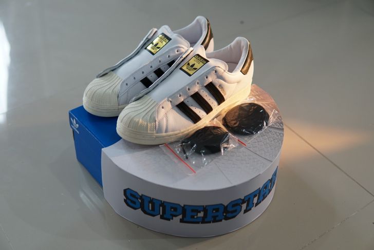 adidas Superstar รุ่น Laceless