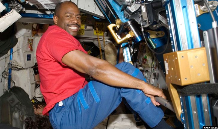 ใช้แล้วทิ้งหรือซักแล้วใช้ใหม่ - นักบินอวกาศทำความสะอาดเสื้อผ้าอย่างไร?