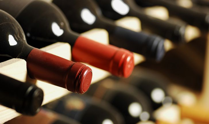 หัดสะสมไวน์ต้องรู้! ควรเลือกเก็บไวน์ในห้องเก็บไวน์ หรือ ตู้แช่ไวน์
