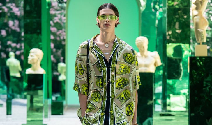 Versace เปิดตัวคอลเลคชั่นฤดูใบไม้ผลิ-ฤดูร้อนปี 2023 ของสุภาพบุรุษ