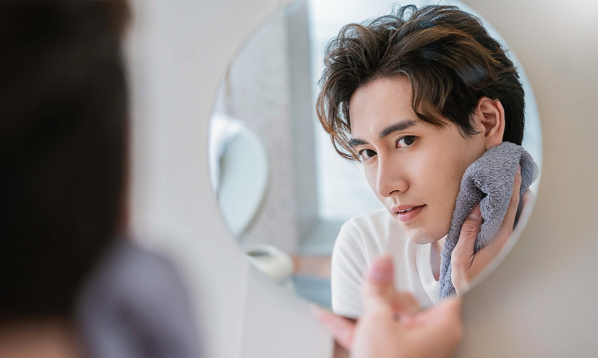 4 เทคนิคดูแลผิวหนุ่มวัยทำงาน กู้ผิวพังให้กลับมาดูหล่อพราวเสน่ห์อีกครั้ง