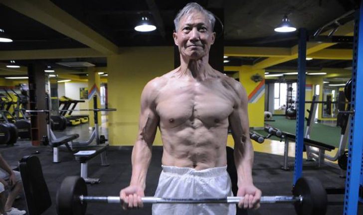 ไอดอลหนุ่ม ๆ ปู่ชาวจีนวัย 70 มุ่งเล่นกล้าม-ออกกำลังกายเพื่อสุขภาพ