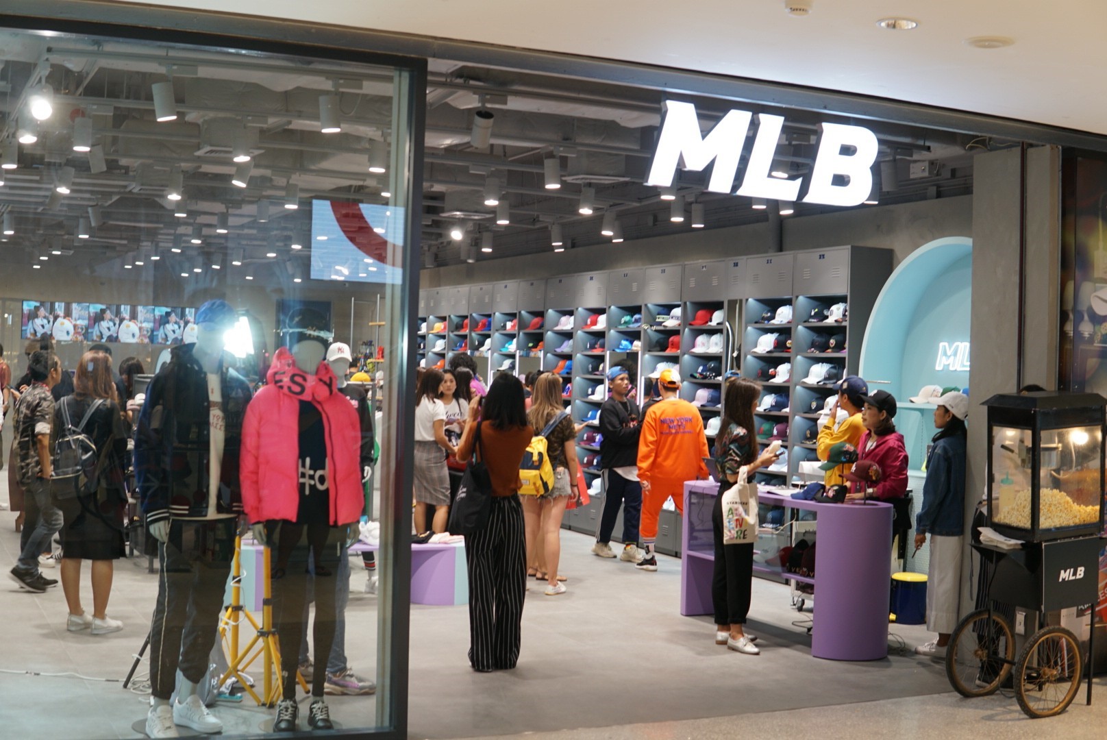 พาชม MLB Flagship Store แห่งแรกในไทยที่เซ็นทรัลเวิลด์