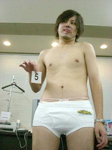 ทดลองใส่กางเกงใน 100 ตัว