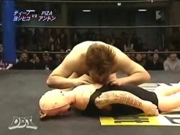 มวยปล้ำ ตุ๊กตายาง