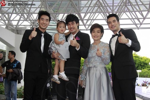 แฟขั่นดารา