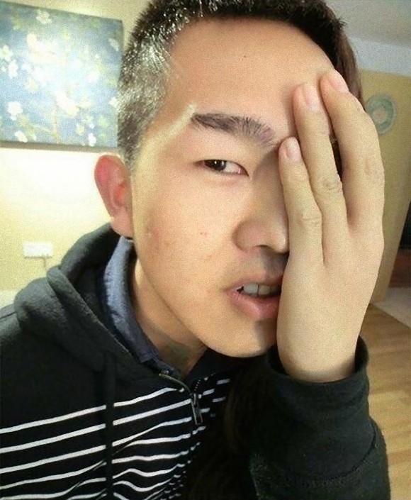 ผู้ชายแต่งหน้า