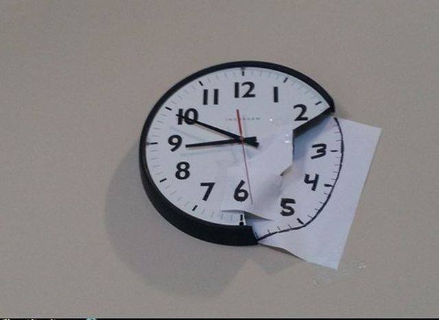 นาฬิกาแตก แหว่งไปซีกนึง ก็เขียนเติมเอา