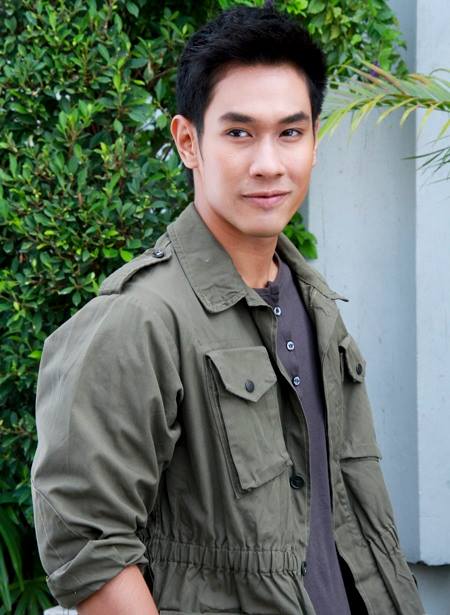 อ๋อม  อรรคพันธ์  