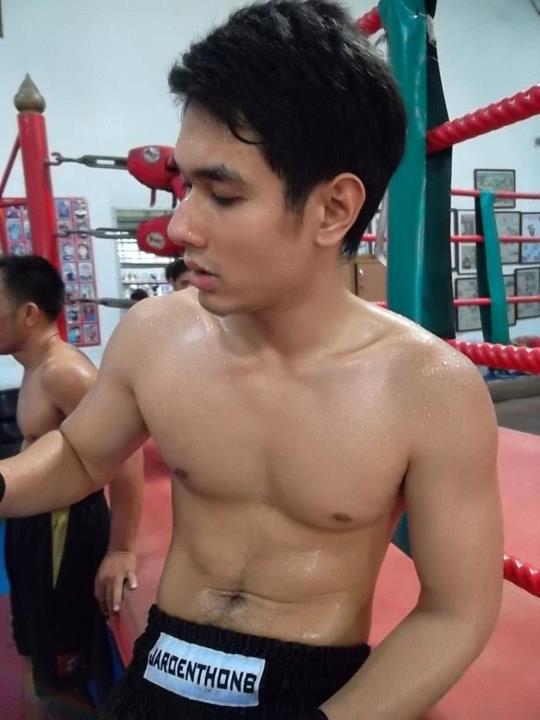 อ๋อม  อรรคพันธ์  