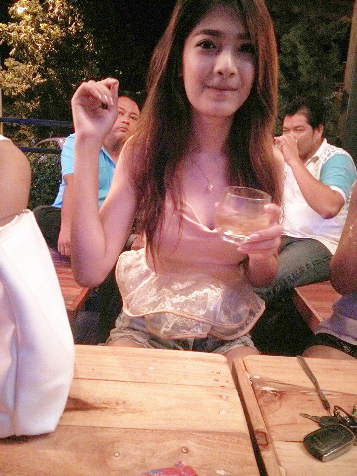 น้องม็อบ