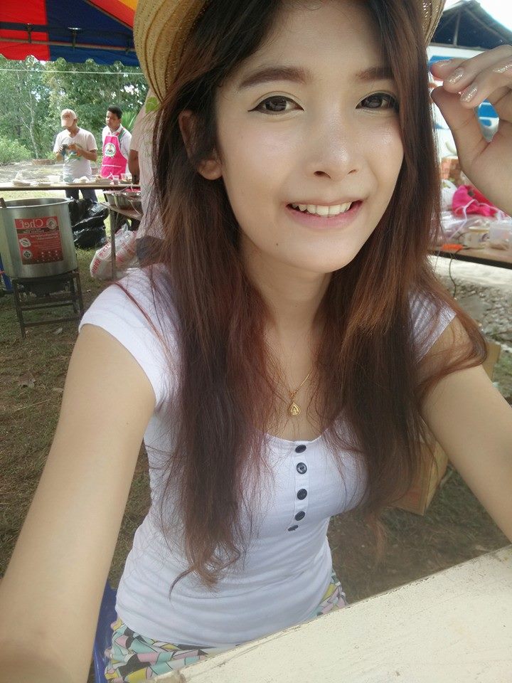 น้องม็อบ