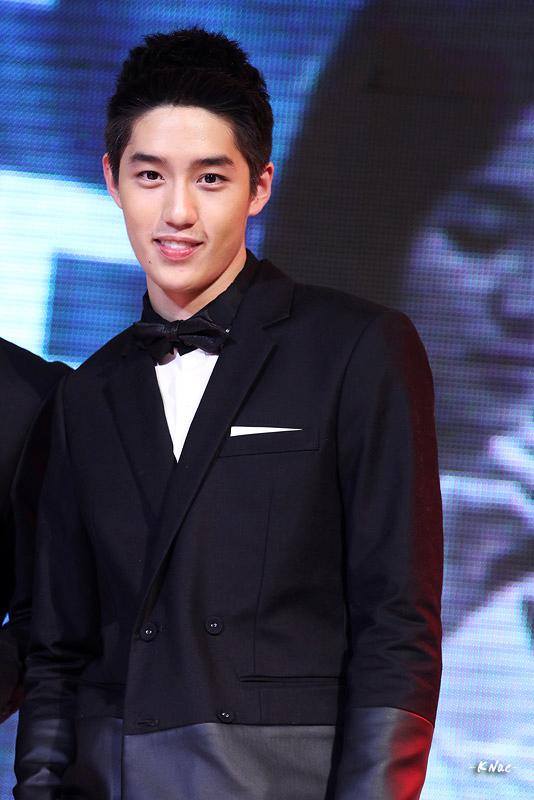 ต่อ ธนภพ ลีรัตนขจร 