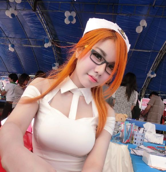 น้องติ้ง แม่ค้าไก่ย่าง