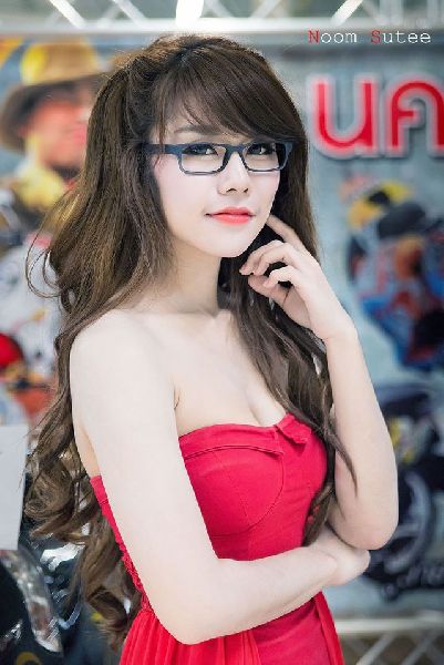 น้องติ้ง แม่ค้าไก่ย่าง