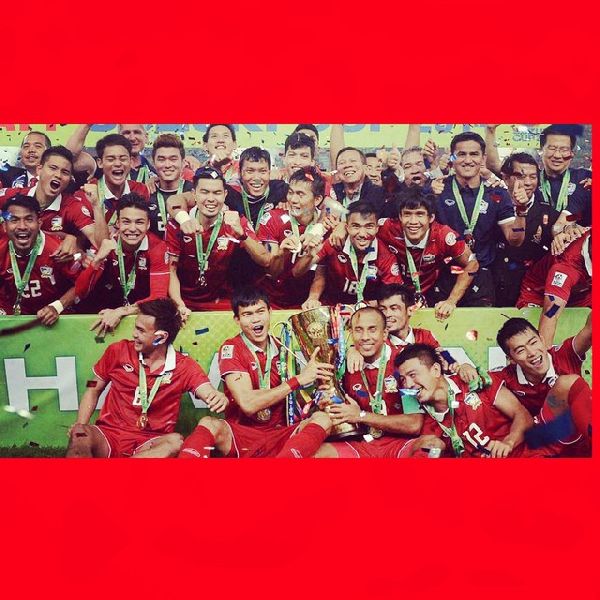 นักฟุตบอลทีมชาติไทย