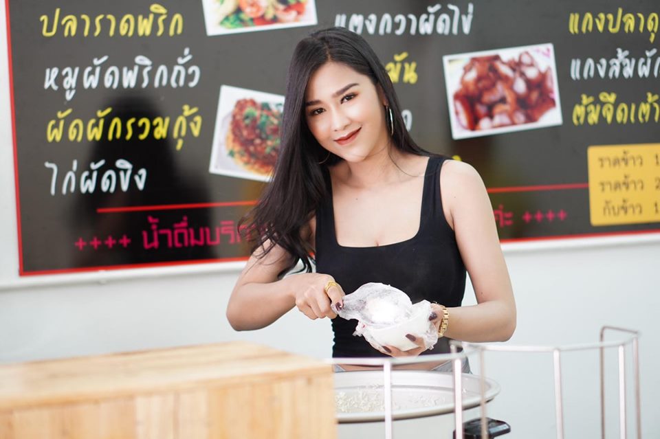 ร้านข้าวแกงแปดริ้ว