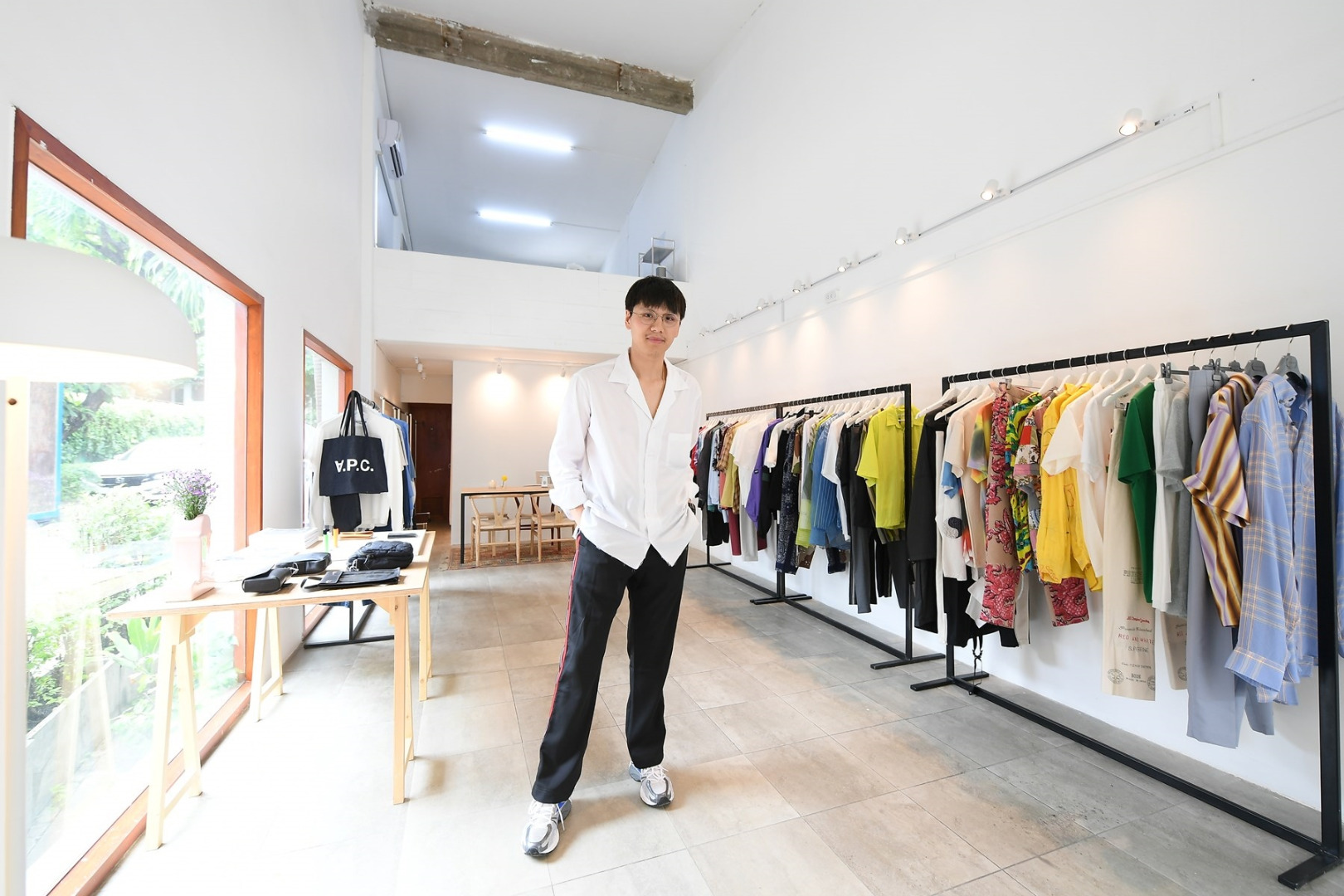  B STORE