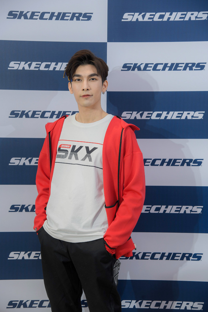 Skechers