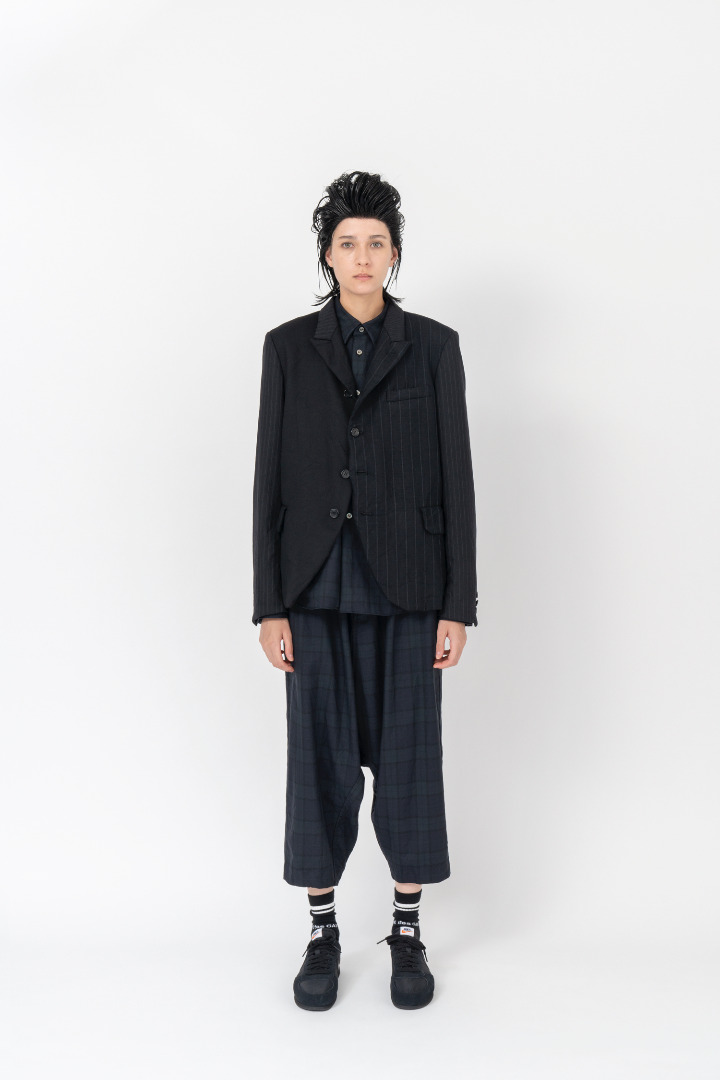 COMME des GARCONS BLACK 