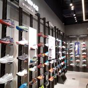 ASICS Store แฟชั่นไอส์แลนด์