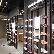 ASICS Store แฟชั่นไอส์แลนด์