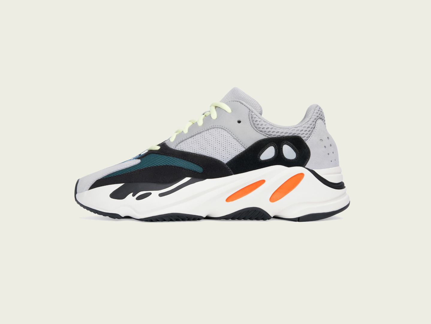 YEEZY BOOST 700 MGH SOLID GREY/CHALK WHITE/CORE BLACK