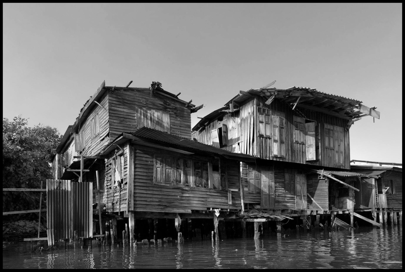 CANAL IN MONOCHROM