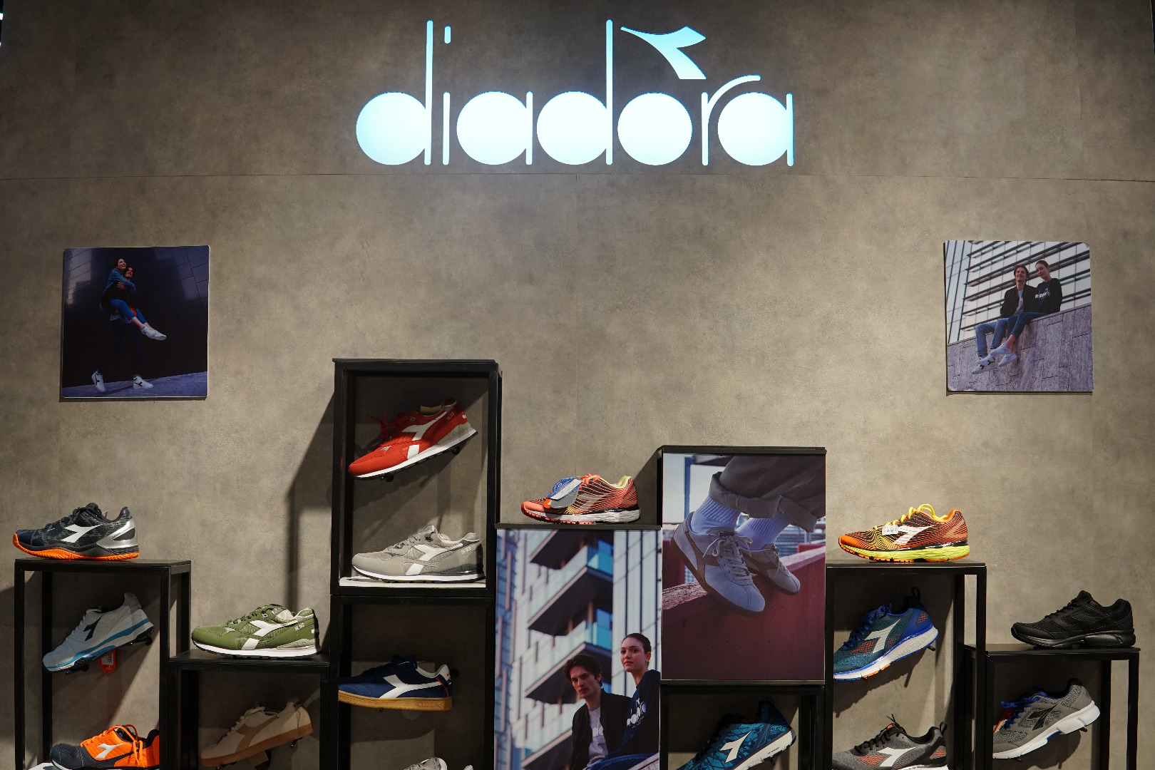 Diadora