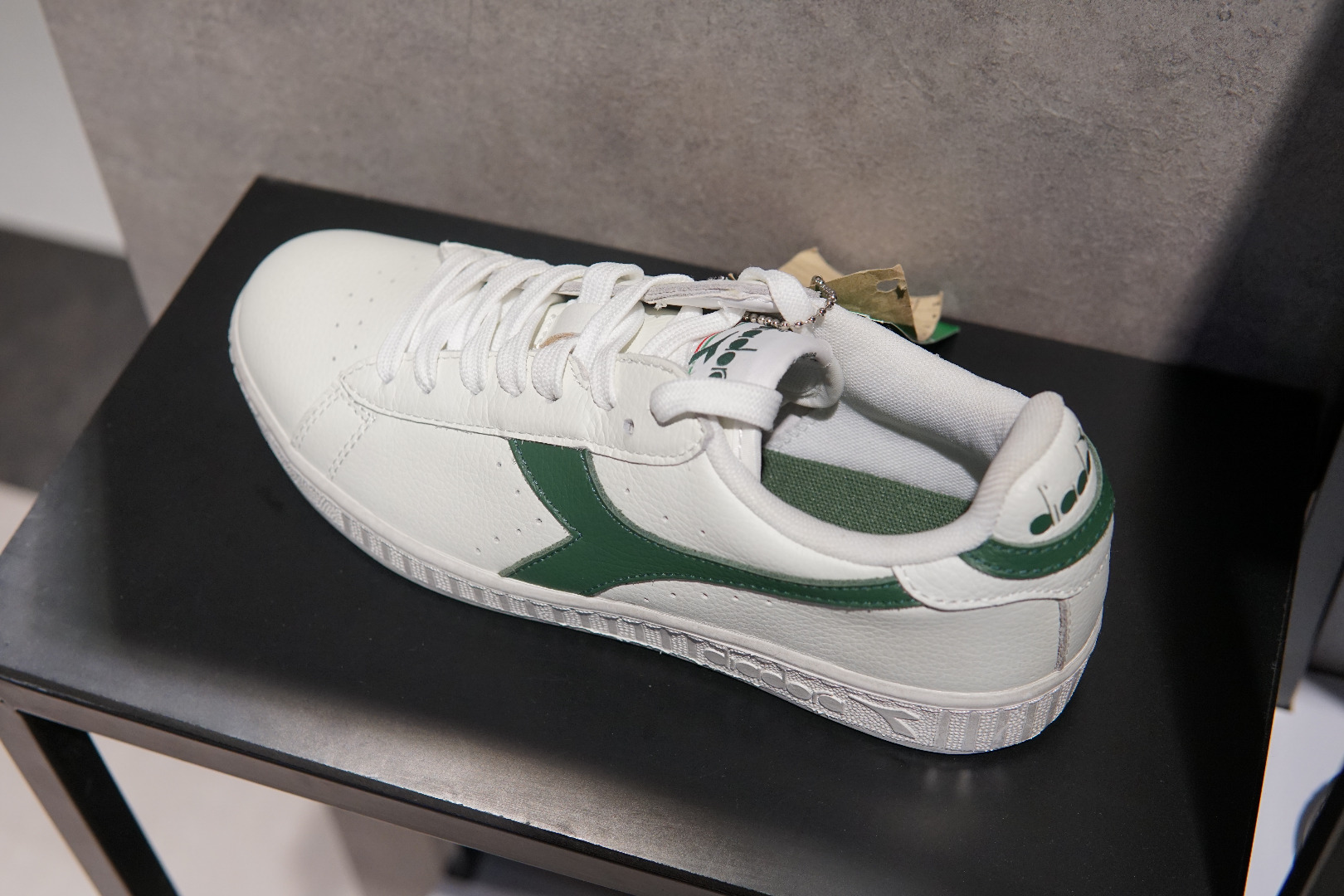 Diadora