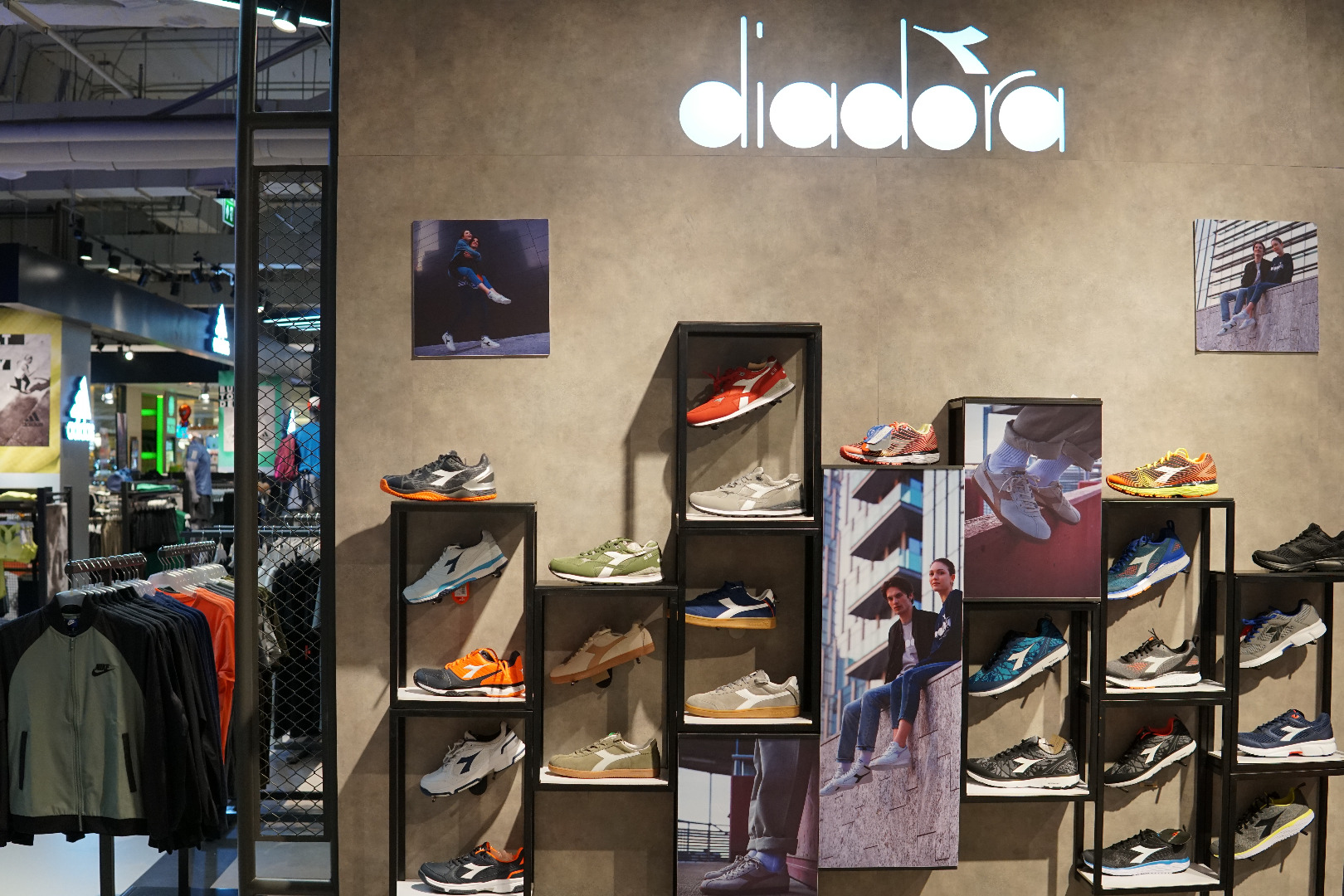 Diadora