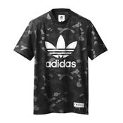 โดดเด่นด้วยโลโก้ adidas Originals