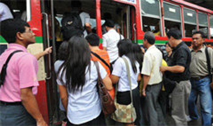 น้ำมันแพง ภาคขนส่งเรียกร้องปรับราคาค่าโดยสาร