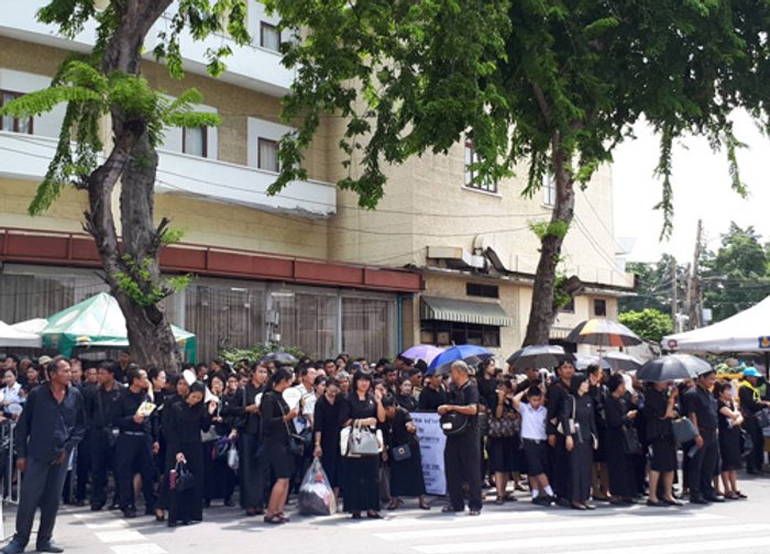 เอกชนจัดบัส200คันรับส่งปชช.ร่วมงานพระราชพิธีฯ