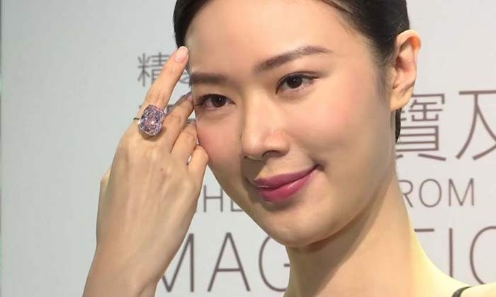 อลังการ ! ฮ่องกงเปิดตัวเพชรสีชมพูน้ำงาม เม็ดใหญ่ที่สุดในโลก