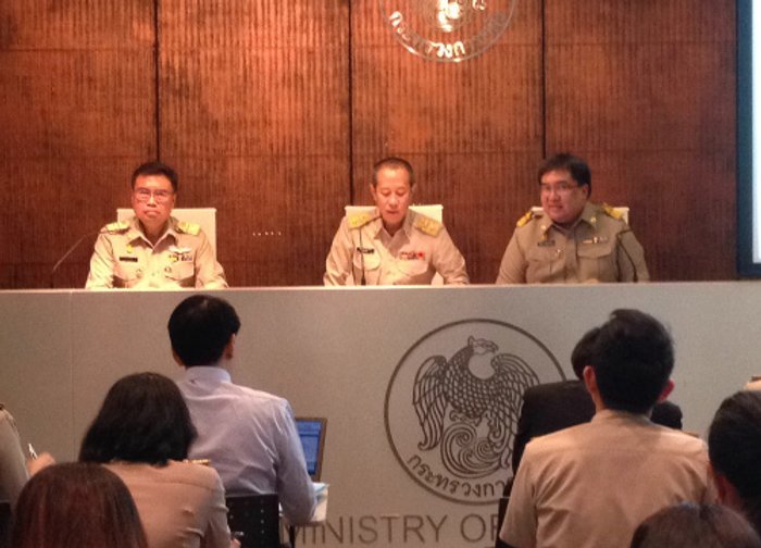 คลังเร่งตรวจนายแบบโพสต์บัตรคนจน