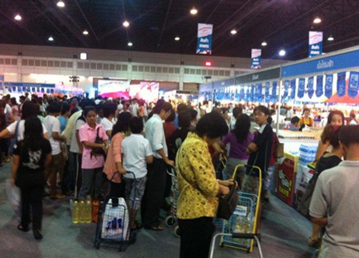 ปชช.เข้าร่วมงานธงฟ้าที่เมืองทองคึกคัก