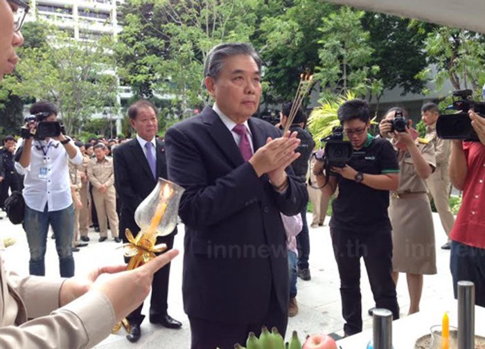 รมว.คลังถือฤกษ์07.15น.เข้ากระทรวงวันแรก
