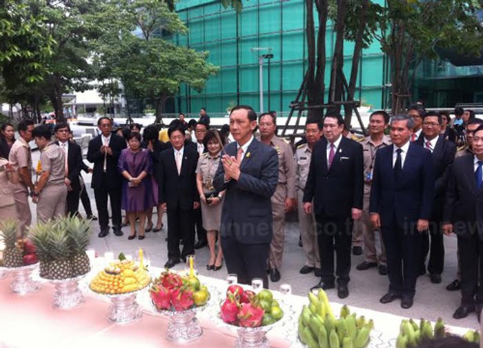 พล.อ.อนันตพร เข้าก.พลังงานวันแรก