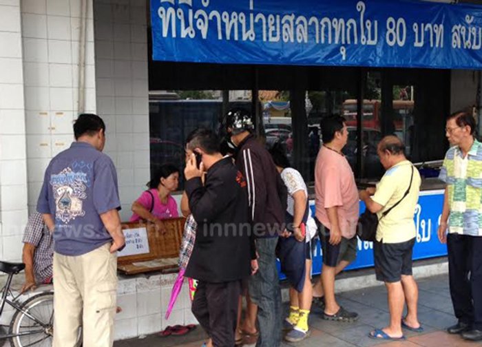 แผงหวยคึกคักคนแห่ซื้อเลข3ตัวหน้าประเดิมงวดแรกวันนี้