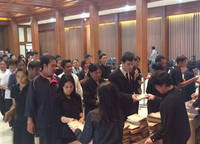 ปชช.แลกธนบัตรที่ระลึก7รอบหมดใน3ชม.-ธนารักษ์จำหน่ายเหรียญกษาปณ์