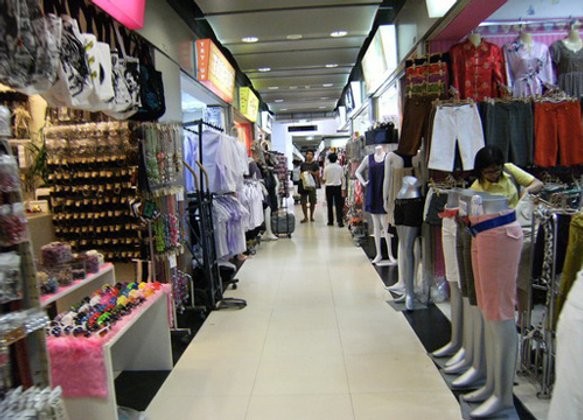 ส.อ.ท.เผยการเมืองวุ่นฉุดยอดขายเสื้อผ้า