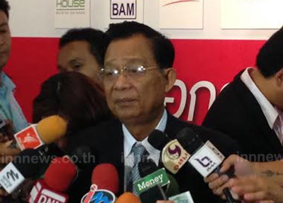ดร.โกร่งชี้เศรษฐกิจไทยเริ่มทรุดการเมืองกดดัน