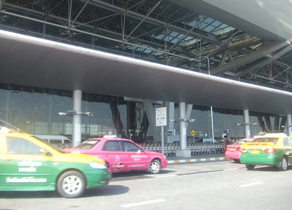 คสช.จัดระเบียบTAXIสุวรรณภูมิขจัดมาเฟียคาด1ด.จบ