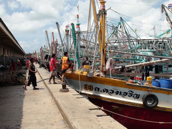 แรงงานขอนายจ้างขึ้นทะเบียนลูกเรือประมงต่างด้าว