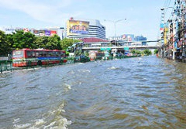 นักวิชาการหวั่น! น้ำท่วมไทยกระทบศก.โลก