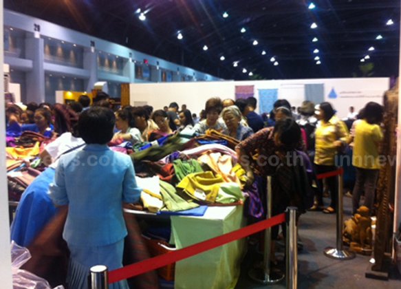 ปชช.ทยอยร่วมงานศิลปาชีพประทีปไทย