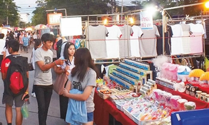 "หอพัก-ตลาดนัด" ดี๊ด๊ารับเปิดเทอม กำลังซื้อ "ขาโจ๋" 5 หมื่นคน